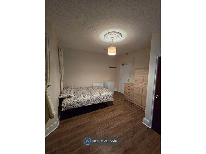 Studio To Rent In Wimborne Road, London, N17