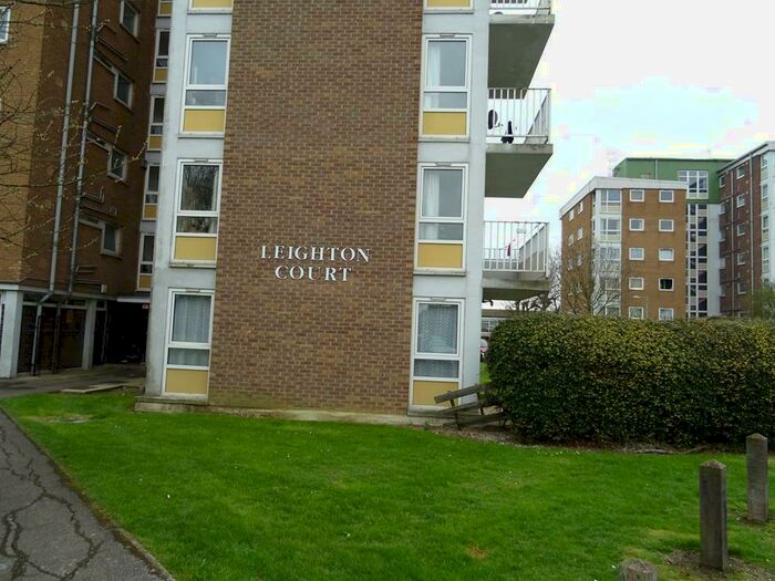 2 Bedroom Flat To Rent In Leighton Court, Severn Way, MK41