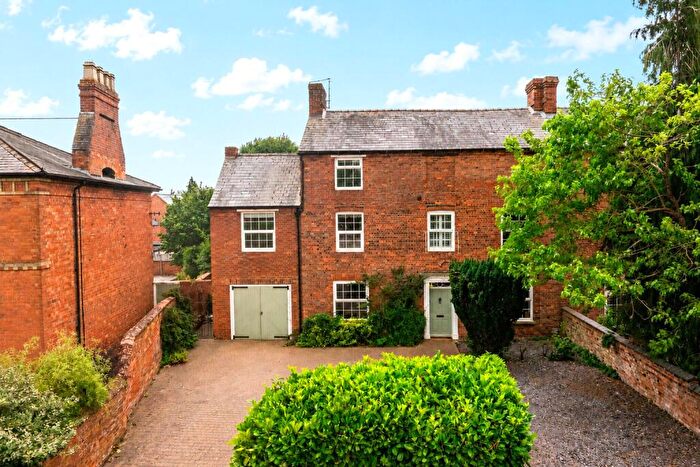 4 Bedroom House For Sale In Brackley Road, Towcester, Northamptonshire, NN12