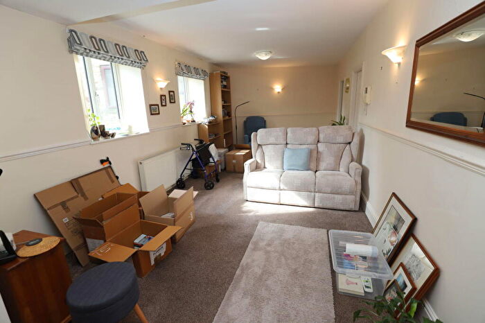 2 Bedroom Flat To Rent In Central Street, Ramsbottom, Bury, BL0