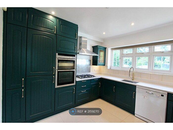 4 Bedroom Detached House To Rent In Hawthorne Road, Bromley, BR1