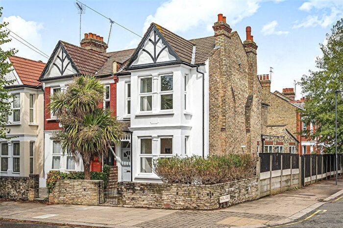 3 Bedroom End Of Terrace House For Sale In York Road, London, N11