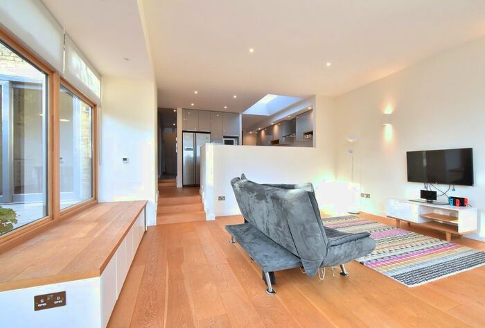 3 Bedroom Semi-Detached House To Rent In Grierson Road, London SE23
