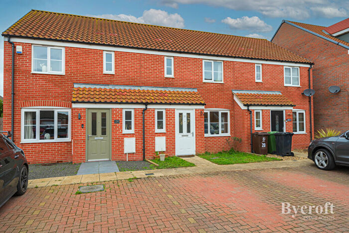 3 Bedroom Terraced House For Sale In Darnell Close, Bradwell, NR31