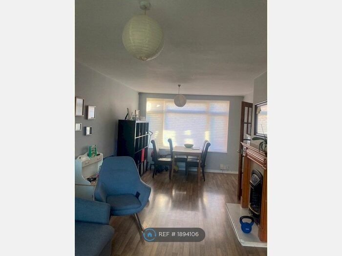 3 Bedroom Terraced House To Rent In Camp Drive, Houghton Regis, LU5