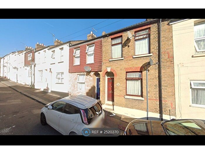 3 Bedroom Terraced House To Rent In Melbourne Road, Chatham, ME4