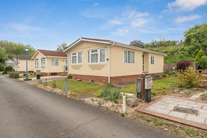 2 Bedroom Park Home For Sale In Strande Park, Cookham, Maidenhead, SL6