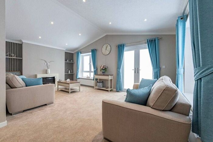2 Bedroom Mobile/park Home For Sale In Chesters Croft, Cheadle Hulme, Cheadle, SK8