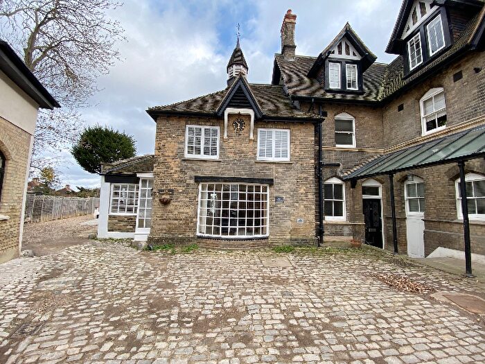 2 Bedroom Property To Rent In Kelsey Lane, Beckenham, BR3