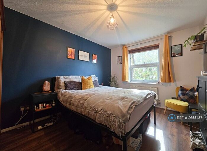 2 Bedroom Flat To Rent In Edmeston Close, London, E9