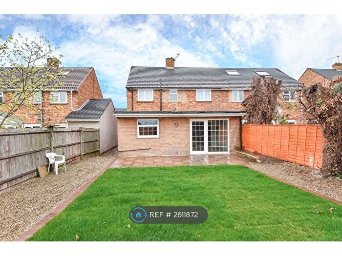 5 Bedroom Semi-Detached House To Rent In Cress Road, Slough, SL1