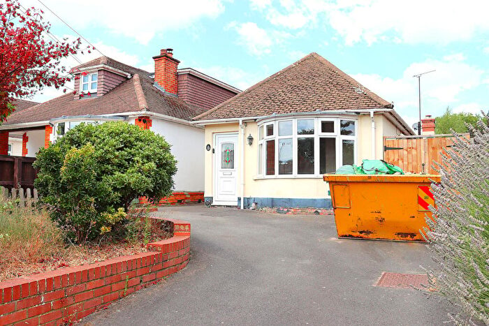 2 Bedroom Detached Bungalow For Sale In Fernhill Road, Farnborough, GU14