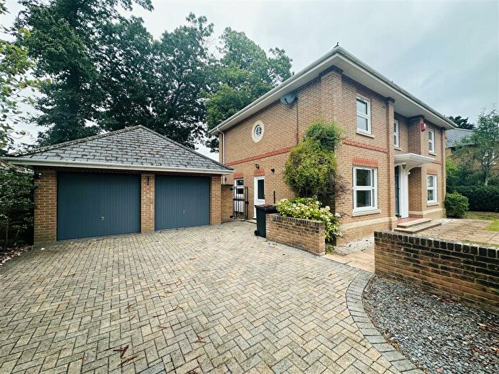 4 Bedroom Detached House To Rent In Badgers Walk, Ferndown, BH22