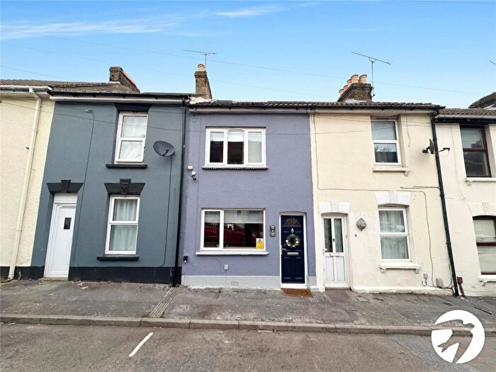3 Bedroom Terraced House For Sale In Herbert Road, Chatham, Kent, ME4