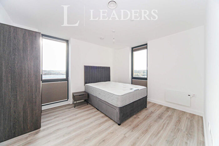 2 Bedroom Apartment To Rent In Chevette Court - Bedroom - Furnished - - Modern Apartment Next To Saxon Square, LU2