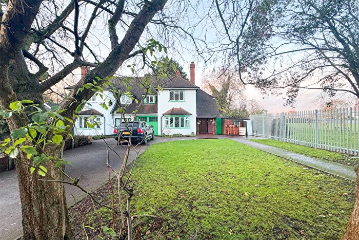 3 Bedroom Semi Detached House For Sale In Waynflete Avenue, CR0