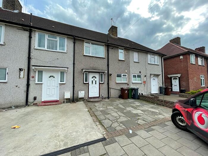 3 Bedroom Flat To Rent In Hedgemans Road, Dagenham, RM9