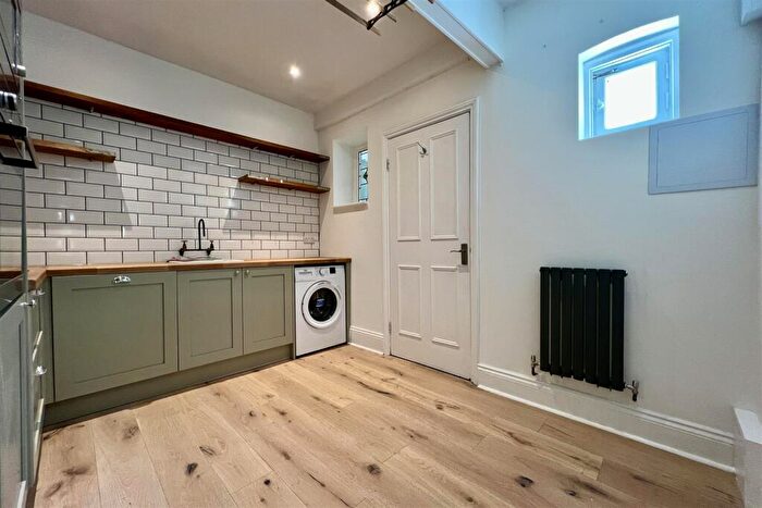 2 Bedroom Flat For Sale In Glenowen House, Lansdown, Cheltenham, GL50