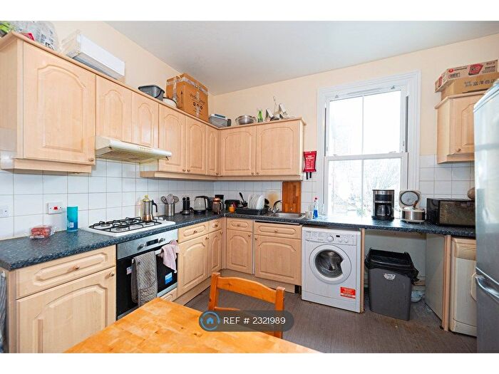 4 Bedroom Maisonette To Rent In South Lambeth Road, London, SW8