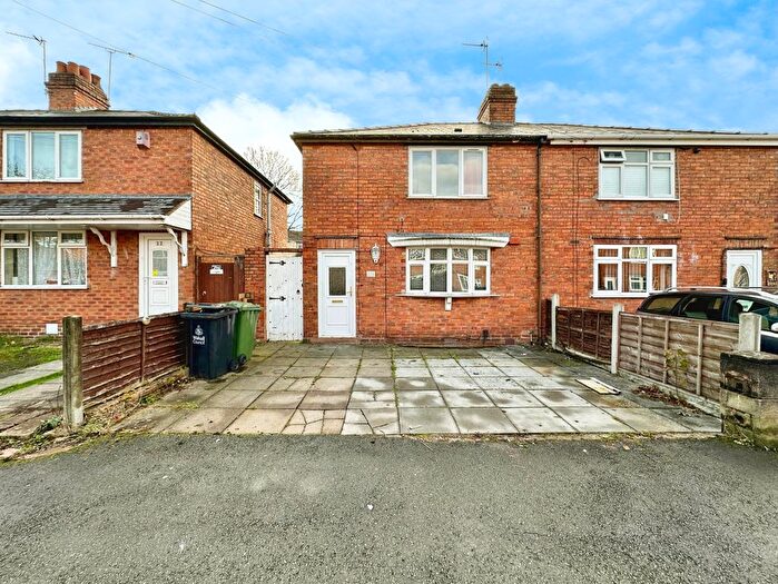 3 Bedroom Semi Detached House For Sale In Peach Avenue, Darlaston, Wednesbury, WS10