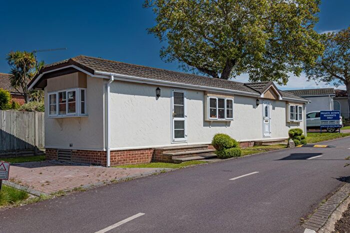 2 Bedroom Mobile/park Home For Sale In Court Mount, Canterbury Road, Birchington, Kent, CT7
