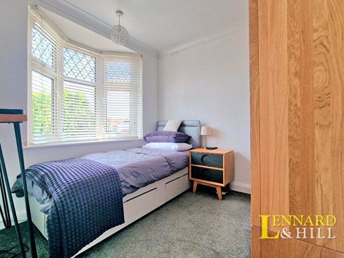 2 Bedroom Detached Bungalow For Sale In King Edward Drive, Woodside, RM16