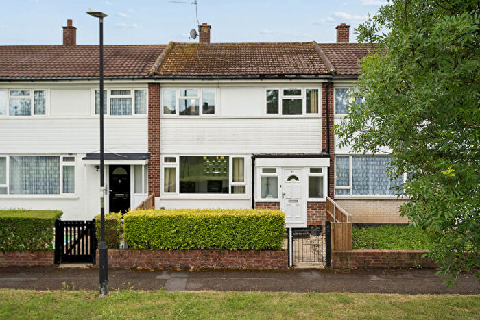 3 Bedroom Terraced House For Sale In Tamar Way, Slough, SL3