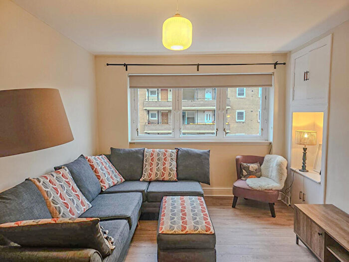 3 Bedroom Flat To Rent In Thornwood Drive, Glasgow, G11