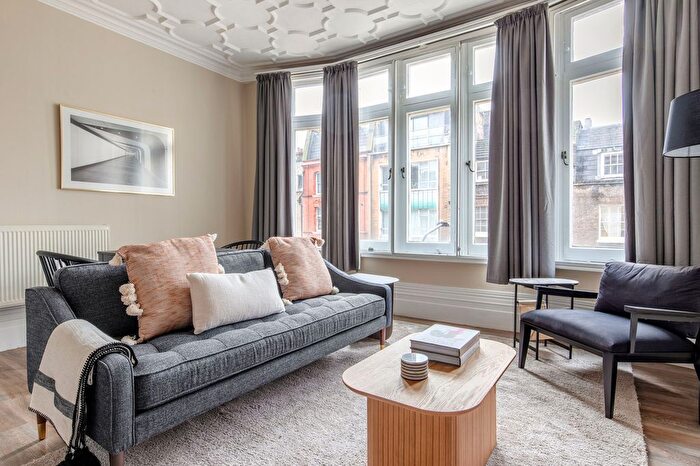 2 Bedroom Flat To Rent In Holborn, London, WC1X