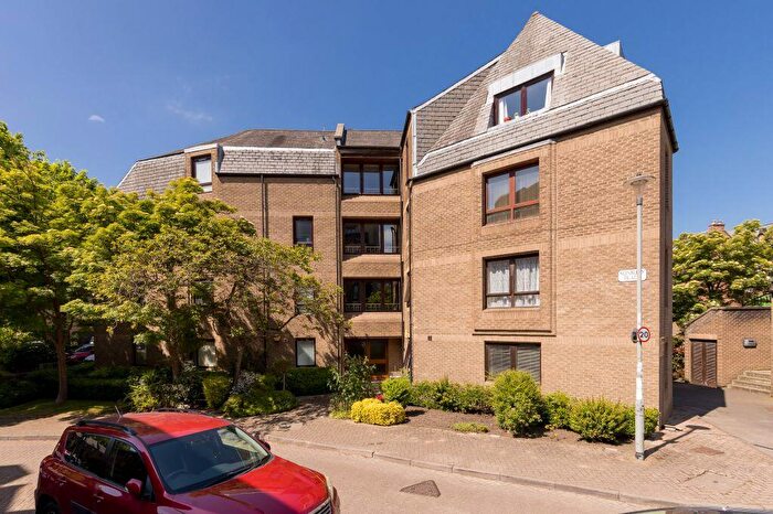 2 Bedroom Flat For Sale In / Sunbury Place, Belford, Edinburgh, EH4