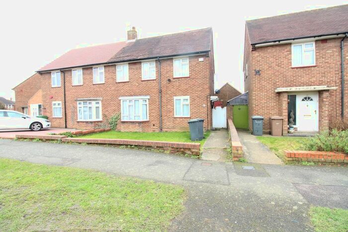 3 Bedroom Semi-Detached House To Rent In Cowridge Crescent, Luton LU2