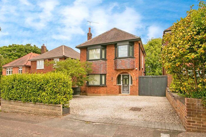 3 Bedroom Detached House For Sale In Bradpole Road, Bournemouth, Dorset, BH8