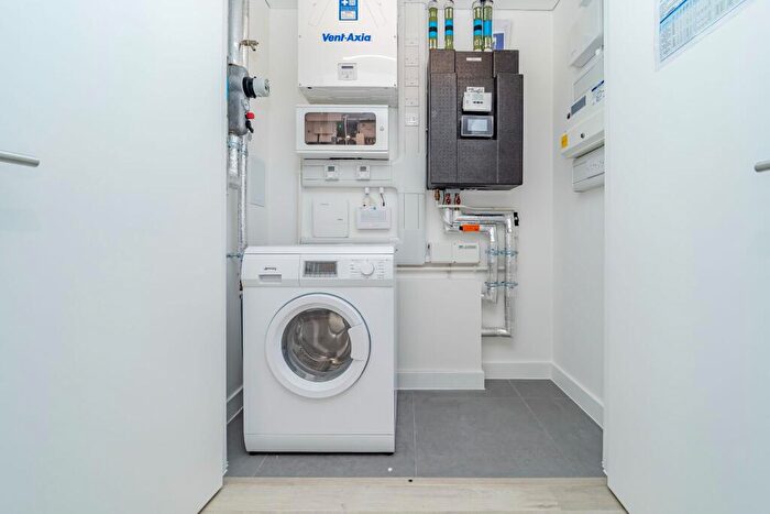 2 Bedroom Apartment To Rent In Willowbrook House, Coster Avenue, London, N4