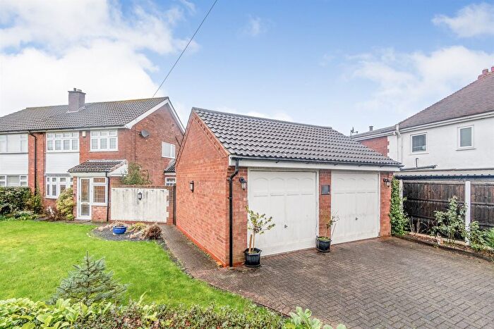 3 Bedroom Semi-Detached House For Sale In Elms Lane, Shareshill, Wolverhampton, WV10