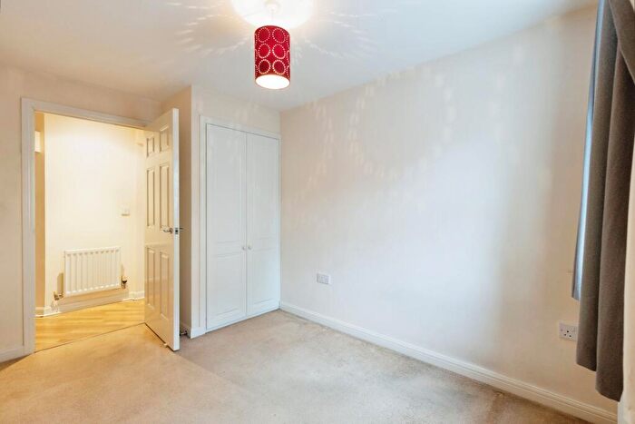 2 Bedroom Flat To Rent In Deans Court, Bishops Cleeve, GL52