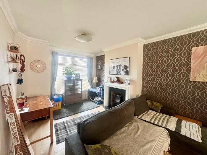3 Bedroom Terraced House For Sale In Huddleston Road, Grimsby, DN32