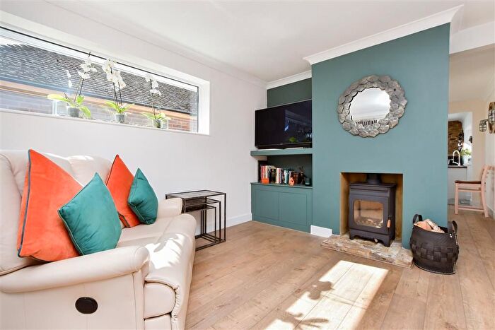 2 Bedroom Detached Bungalow For Sale In Linden Avenue, Broadstairs, Kent, CT10