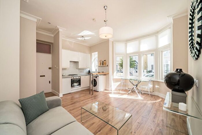 1 Bedroom Flat To Rent In Whittingstall Road, Fulham, SW6