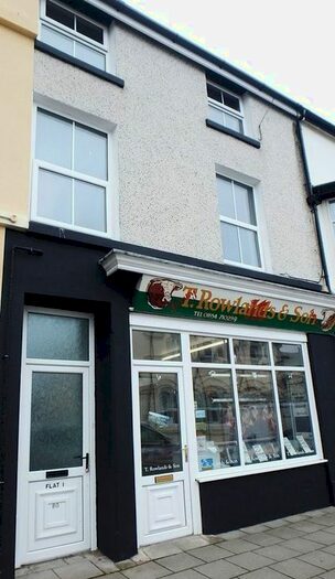3 Bedroom Flat To Rent In High Street, Tywyn LL36