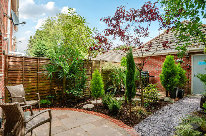 3 Bedroom End Of Terrace House For Sale In Goldcrest Way, Four Marks, Alton, Hampshire, GU34