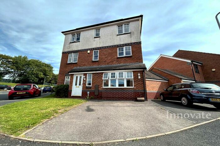 6 Bedroom Detached House To Rent In Berry Drive, Smethwick, B66