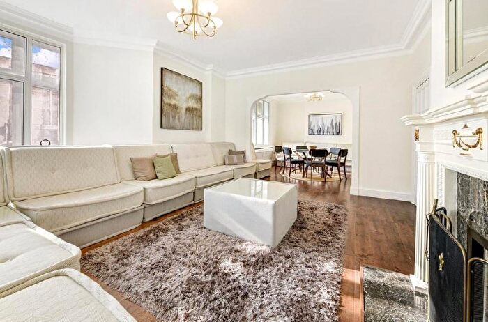 3 Bedroom Flat To Rent In Manor House, Marylebone Road, London, NW1