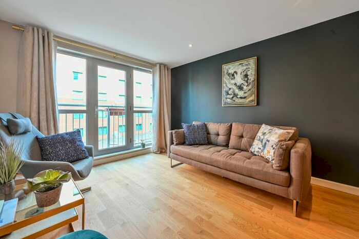 1 Bedroom Flat To Rent In Church Street East, Woking, GU21