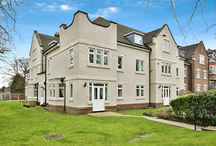 2 Bedroom Flat For Sale In Regency Court, Altrincham, WA15