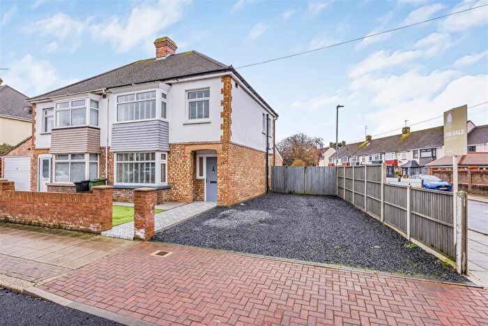 3 Bedroom Semi Detached House For Sale In Old Manor Way, Drayton, PO6