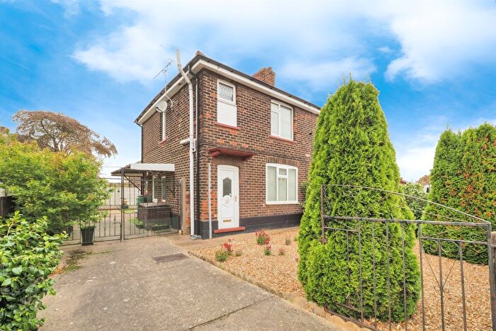 3 Bedroom Semi Detached House For Sale In Holland Avenue, Scunthorpe, DN15