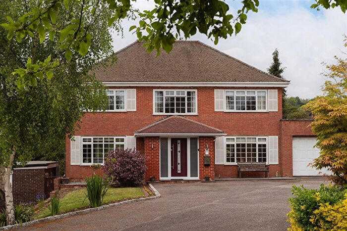 4 Bedroom Detached House For Sale In Greystones Drive, Reigate, RH2