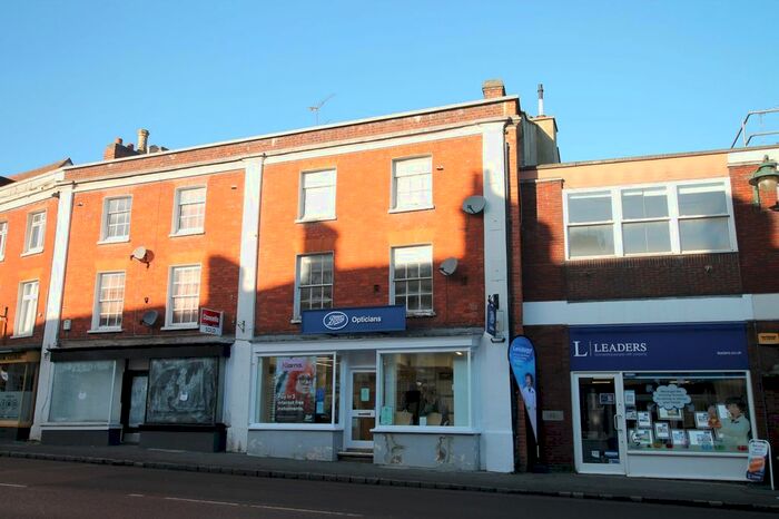 1 Bedroom Flat To Rent In Market Square, Buckingham MK18