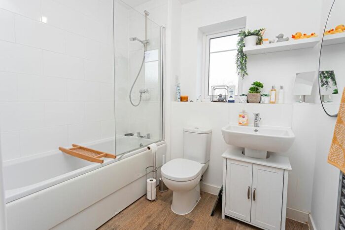 2 Bedroom Apartment For Sale In Somerley Drive, Crawley, RH10