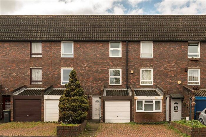 3 Bedroom House For Sale In Slaithwaite Road, Lewisham, SE13